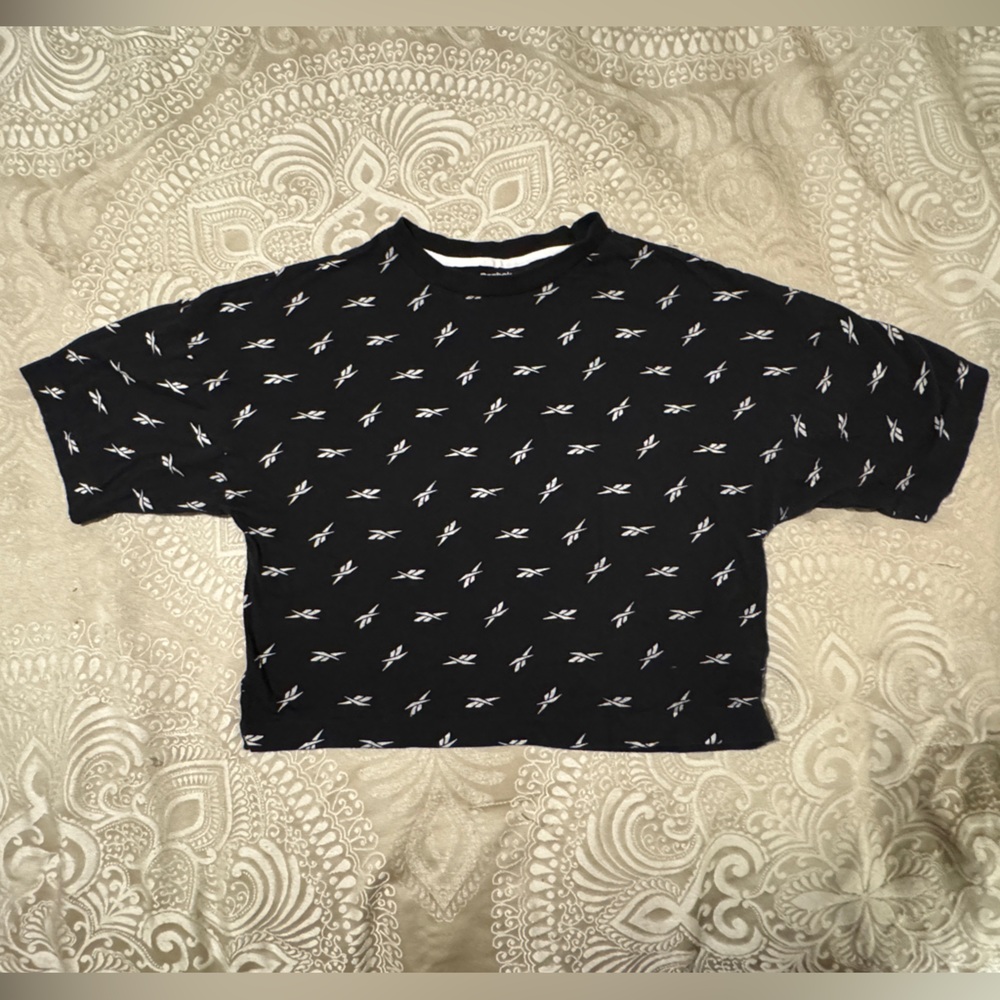 Reebok Black Logo Wide Cropped Athletic Shirt